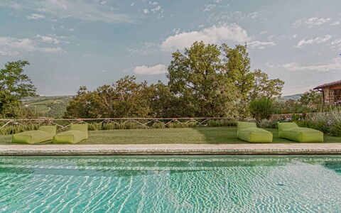 Villa Pianvecchio: Piscina, Nube, Proprietà, Immobiliare, Azzurro, Aqua, Zona Residenziale, Ricorrere, Materiale Composito, Giardino