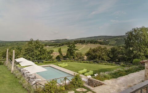 Villa Pianvecchio: Pianta, Lotto, Piscina, Giardino, Area Rurale, Arbusto, Cortile, Landscaping, Recinzione, Piantagione