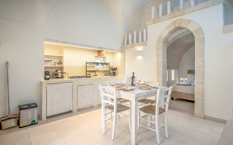 La Torretta - Corte dei Messapi: Mobilia, Tavolo, Cabinetry, Controsoffitto, Cucina, Legna, Costruzione, Sedia, Casa, Interior Design