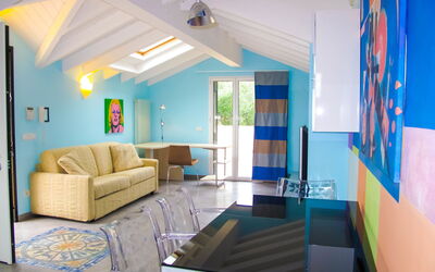 Marina 812.3: Divano, Mobilia, Proprietà, Blu, Azzurro, Tavolo, Casa, Interior Design, Soggiorno, Divano Letto