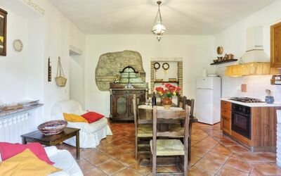 Spiga: Mobilia, Cabinetry, Cornice, Tavolo, Illuminazione, Legna, Pianta Della Casa, Interior Design, Soggiorno, Cassetto