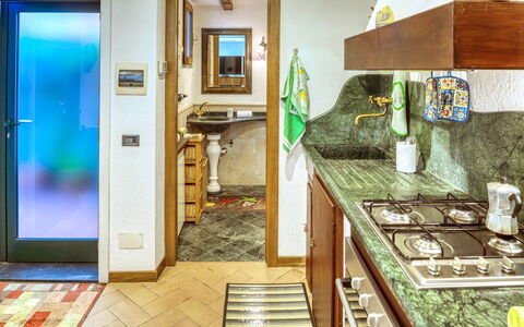 Mario - Levanto: Verde, Camera, Interior Design, Porta, Pavimento, Porta A Casa, Stufa A Gas, Cucina Stufa, Casa