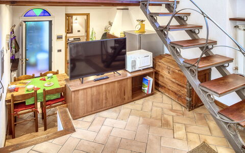 Mario - Levanto: Camera, Interior Design, Set Televisivo, Televisione, Interior Design, Elettrodomestico, Porta, Flat Display