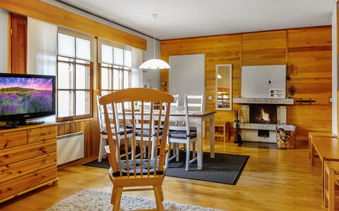 Saariseläntie 8 F 6: Mobilia, Interior Design, Pavimentazione, Legna, Pavimento, Soffitto, Camera, Sedia, Soggiorno, Tavolo