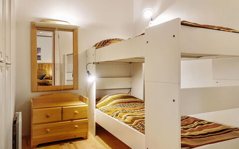 Saariseläntie 8 F 6: Letto, Mobilia, Camera Da Letto, Interior Design, Legna, Pavimento, Pavimentazione, Bedding, Camera, Letto A Castello