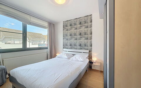 Stella Maris with Garage and Garden: Letto, Interior Design, Camera Da Letto, Lenzuolo, Legna, Pavimento, Bedding, Soffitto, Pavimentazione, Camera