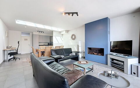 Stella Maris with Garage and Garden: Mobilia, Interior Design, Pavimentazione, Divano, Soffitto, Pavimento, Soggiorno, Camera, Televisione, Appartamento