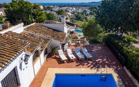 Villa Monte Feliz: Pianta, Cielo, Proprietà, Acqua, Costruzione, Blu, Albero, Azzurro, Piscina, Architettura