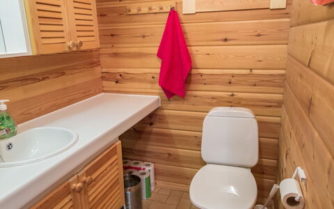 Ylläskuru D 2: Mobilia, Interior Design, Pavimentazione, Pavimento, Legna, Tavolo, Camera, Soffitto, Illuminazione, Appartamento