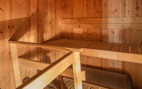 Ylläskuru D 2: Mobilia, Interior Design, Pavimentazione, Pavimento, Legna, Tavolo, Camera, Soffitto, Illuminazione, Appartamento