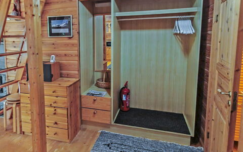 Ylläskuru D 2: Pavimentazione, Pavimento, Legna, Mobilia, Interior Design, Camera, Color Legno, Pavimento In Legno, Latifoglie, Soffitto