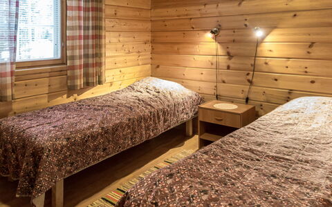 Lapinkulta B: Legna, Pavimento, Pavimentazione, Soffitto, Interior Design, Camera Da Letto, Color Legno, Letto, Lenzuolo, Latifoglie