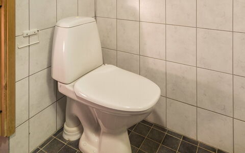 Lapinkulta B: Pavimentazione, Pavimento, Toilet Seat, Gabinetto, Idraulico Fixture, Piastrella, Bagno, Idraulico, Design