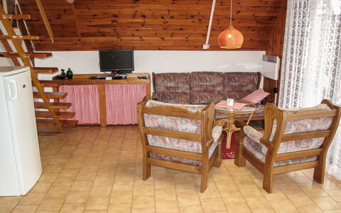 Dehtáře: Mobilia, Costruzione, Tavolo, Divano, Legna, Casa, Interior Design, Fascio, Pavimento, Color Legno