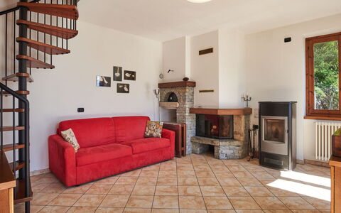 Ronco: Mobilia, Cornice, Proprietà, Pianta, Divano, Legna, Finestra, Pianta Della Casa, Illuminazione, Interior Design