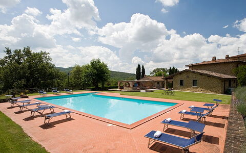 Cottage Capanna: Nube, Pianta, Cielo, Proprietà, Piscina, Costruzione, Acqua, Azzurro, Albero, Shade