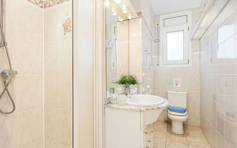 Residencia Marítima: Specchio, Pianta, Idraulico Fixture, Proprietà, Rubinetto, Lavello, Costruzione, Bagno, Lavandino Del Bagno, Interior Design