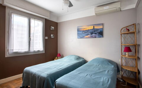 Le Cormoran: Mobilia, Proprietà, Finestra, Ventilatore, Comfort, Cornice, Legna, Tessile, Interior Design, Illuminazione