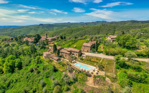 Borgo San Vincenti: Nube, Pianta, Cielo, Verde, Montagna, Azzurro, Paesaggio Naturale, Albero, Vegetazione, Plain