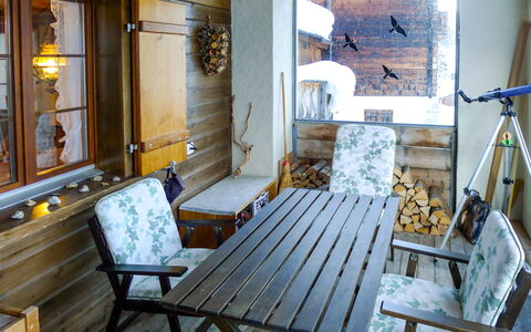 Alpetta: Cornice, Blu, Legna, Illuminazione, Interior Design, Costruzione, Pavimento, Pavimentazione, Latifoglie, Immobiliare