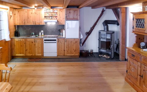 Alpetta: Cabinetry, Mobilia, Controsoffitto, Cassetto, Cucina, Legna, Costruzione, Elettrodomestico, Pavimentazione, Elettrodomestico Da Cucina