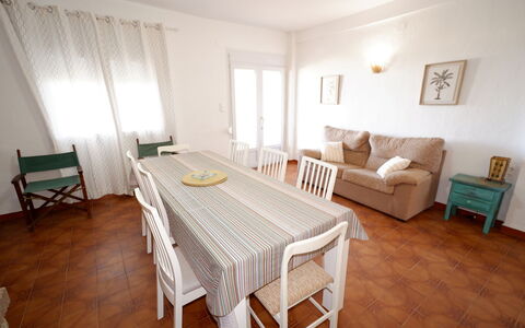 Casita Mar: Mobilia, Pavimentazione, Pavimento, Interior Design, Legna, Cucina & Sala Da Pranzo Tavolo, Tavolo, Sala Da Pranzo, Sedia, Camera