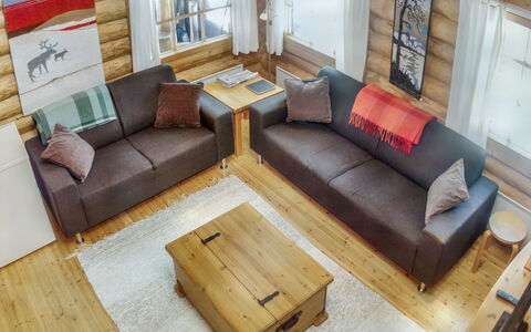 Vuosselin Kuukkeli: Divano, Legna, Mobilia, Soggiorno, Casa, Interior Design, Pavimentazione, Pavimento, Appartamento