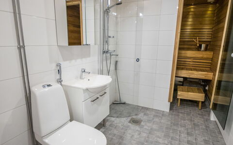 Ylälänsi 3 As 2: Pavimentazione, Pavimento, Idraulico Fixture, Legna, Bagno, Gabinetto, Interior Design, Idraulico, Toilet Seat, Lavello