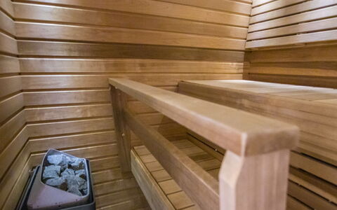 Ylälänsi 3 As 2: Sauna, Legna, Pavimentazione, Pavimento, Color Legno, Latifoglie, Plank, Vernice, Pavimento In Legno, Legname