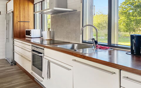 Kirsikkaranta 1: Controsoffitto, Cucina, Pavimentazione, Interior Design, Legna, Mobilia, Pavimento, Cabinetry, Elettrodomestico Da Cucina, Lavandino Della Cucina