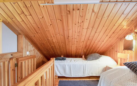Ylläksen Tunturihonkamaja 5: Mobilia, Sedia, Mobili Da Esterno, Tavolo, Legna, Tavolo Esterno, Cucina & Sala Da Pranzo Tavolo, Shade, Giardino, Ombrello