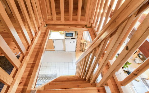 Ylläksen Tunturihonkamaja 5: Mobilia, Sedia, Mobili Da Esterno, Tavolo, Legna, Tavolo Esterno, Cucina & Sala Da Pranzo Tavolo, Shade, Giardino, Ombrello