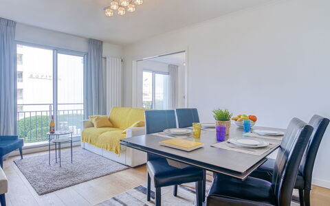 Océana: Tavolo, Mobilia, Proprietà, Sedia, Finestra, Divano, Blu, Legna, Interior Design