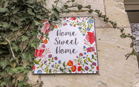 La Petite Maison Blanche: Pianta, Mondo, Font, Rettangolo, Brick, Parete, Albero, Rosso, Muratura, Groundcover