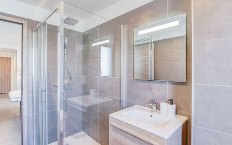 Paesu Pimpan: Specchio, Rubinetto, Idraulico Fixture, Lavello, Costruzione, Proprietà, Lavandino Del Bagno, Bagno, Legna