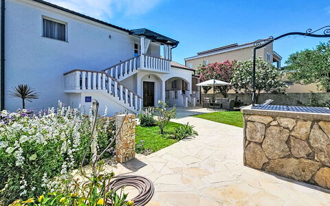Tone: Zona Residenziale, Casa, Casa, Estate, Shade, Landscaping, Giardino, Hacienda, Sobborgo, Flagstone