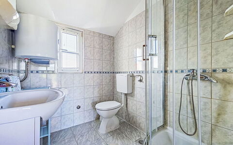Tone: Idraulico Fixture, Pavimentazione, Pavimento, Interior Design, Bagno, Soffitto, Idraulico, Camera, Rubinetto, Piastrella