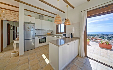 Anna: Cabinetry, Controsoffitto, Proprietà, Mobilia, Lavello, Cucina, Elettrodomestico Da Cucina, Legna, Interior Design, Cucina Stufa