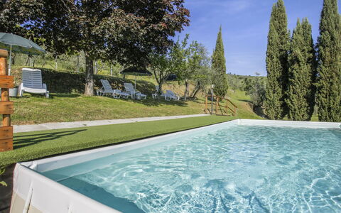 Castelfranco di Sopra 649: Acqua, Cielo, Pianta, Azzurro, Piscina, Rettangolo, Paesaggio Naturale, Albero, Shade, Tempo Libero