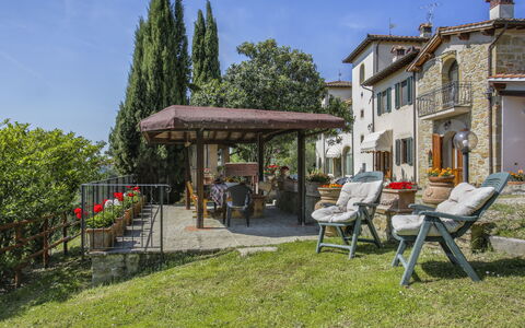 Castelfranco di Sopra 649: Pianta, Cielo, Proprietà, Costruzione, Tavolo, Finestra, Albero, Casa, Mobili Da Esterno, Tempo Libero