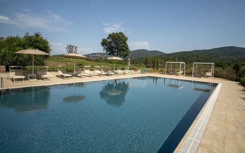 Campo Valerio: Acqua, Cielo, Risorse Idriche, Piscina, Pianta, Nube, Azzurro, Albero, Mobili Da Esterno, Tempo Libero