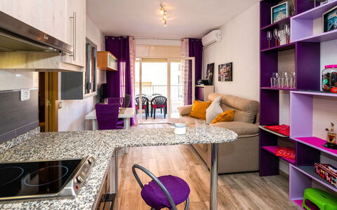 Cloud: Proprietà, Mobilia, Viola, Mensola, Cabinetry, Illuminazione, Tavolo, Interior Design, Viola, Legna