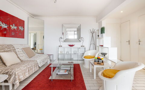 Soleil Bleu: Mobilia, Cornice, Divano, Tavolo, Comfort, Costruzione, Interior Design, Pavimento, Pavimentazione, Lampada