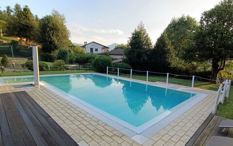 Luino 400: Acqua, Cielo, Risorse Idriche, Pianta, Proprietà, Piscina, Costruzione, Albero, Shade, Rettangolo
