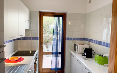Turriga: Cabinetry, Costruzione, Legna, Pavimento, Controsoffitto, Pavimentazione, Cassetto, Elettrodomestico, Cucina