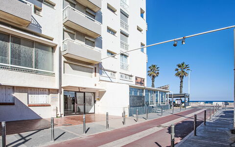 Ajoupa: Appartamento, Balcone, Sedia, Shade, Mobili Da Esterno, Illuminazione Diurna, Alluminio