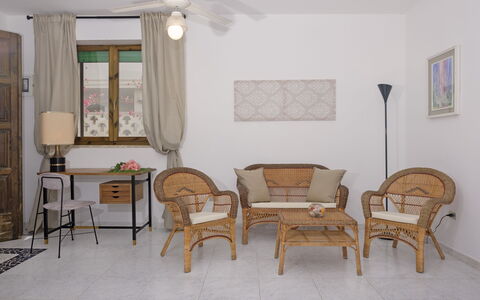 Villa Marlene: Mobilia, Costruzione, Tavolo, Proprietà, Sedia, Legna, Casa, Interior Design, Pavimentazione, Tenda