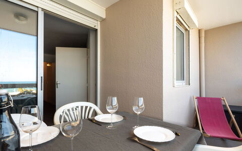 Canet-Plage 670: Tavolo, Mobilia, Proprietà, Sedia, Costruzione, Legna, Interior Design, Architettura, Comfort