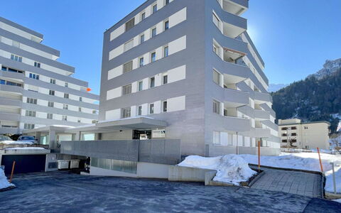 Sunnmatt West Wohnung 934: Cielo, Pianta, Costruzione, Nube, Finestra, Albero, Casa, Legna, Urban Design, Pendenza