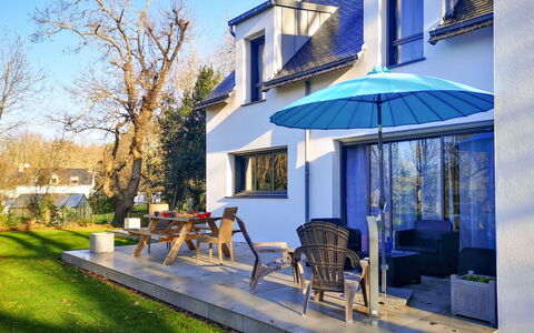 L'Allée Couverte: Pianta, Proprietà, Cielo, Finestra, Blu, Shade, Costruzione, Illuminazione, Architettura, Mobili Da Esterno